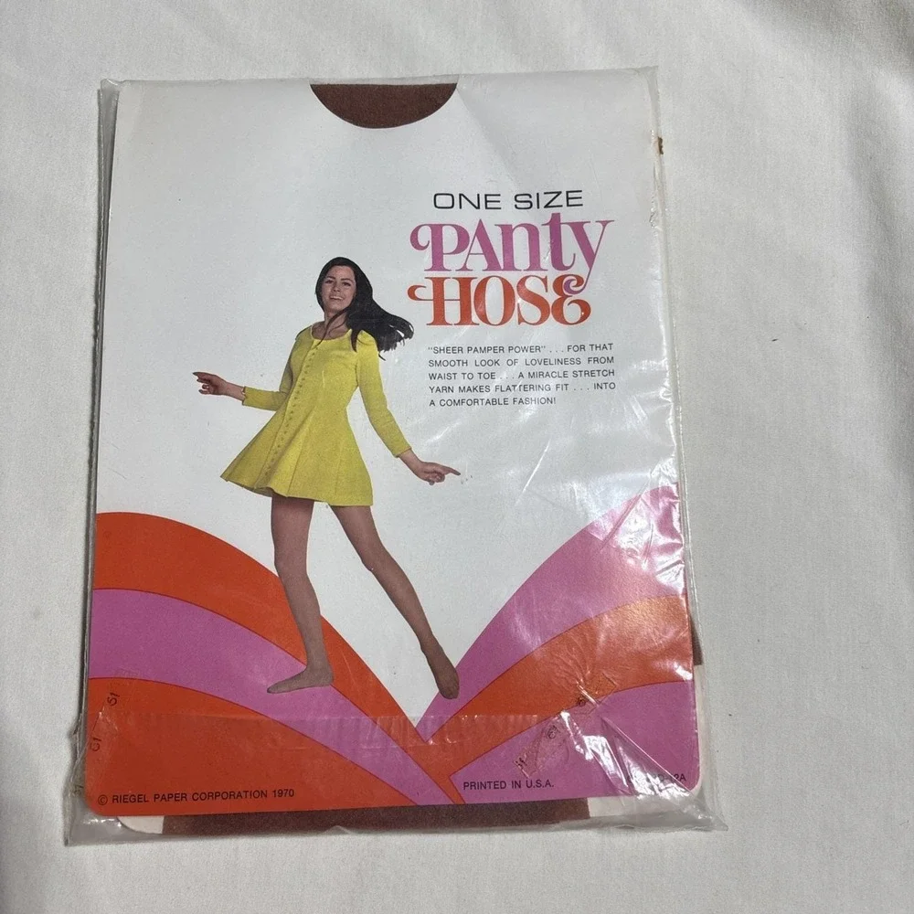 Vintage 1970s Taupe Stretch Nylon Pantyhose W/ Model One Size Cinnamon‎